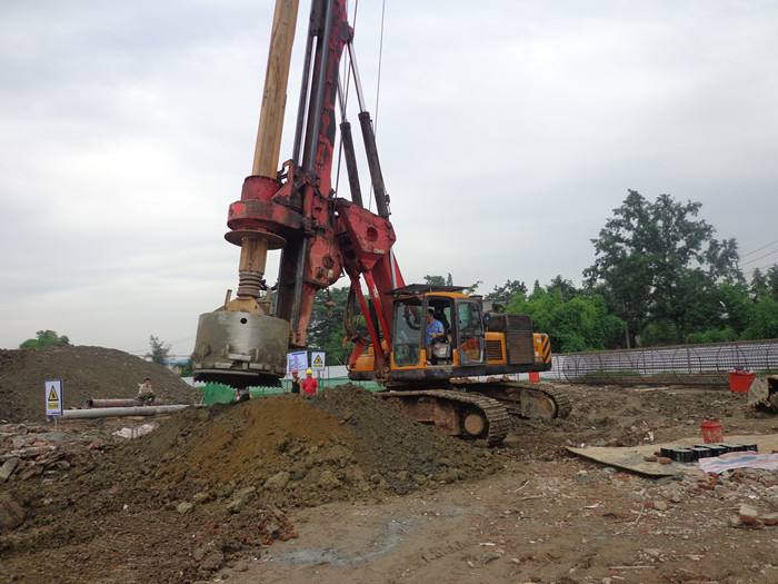 柳州旋挖鉆機租賃高速樁基施工案例